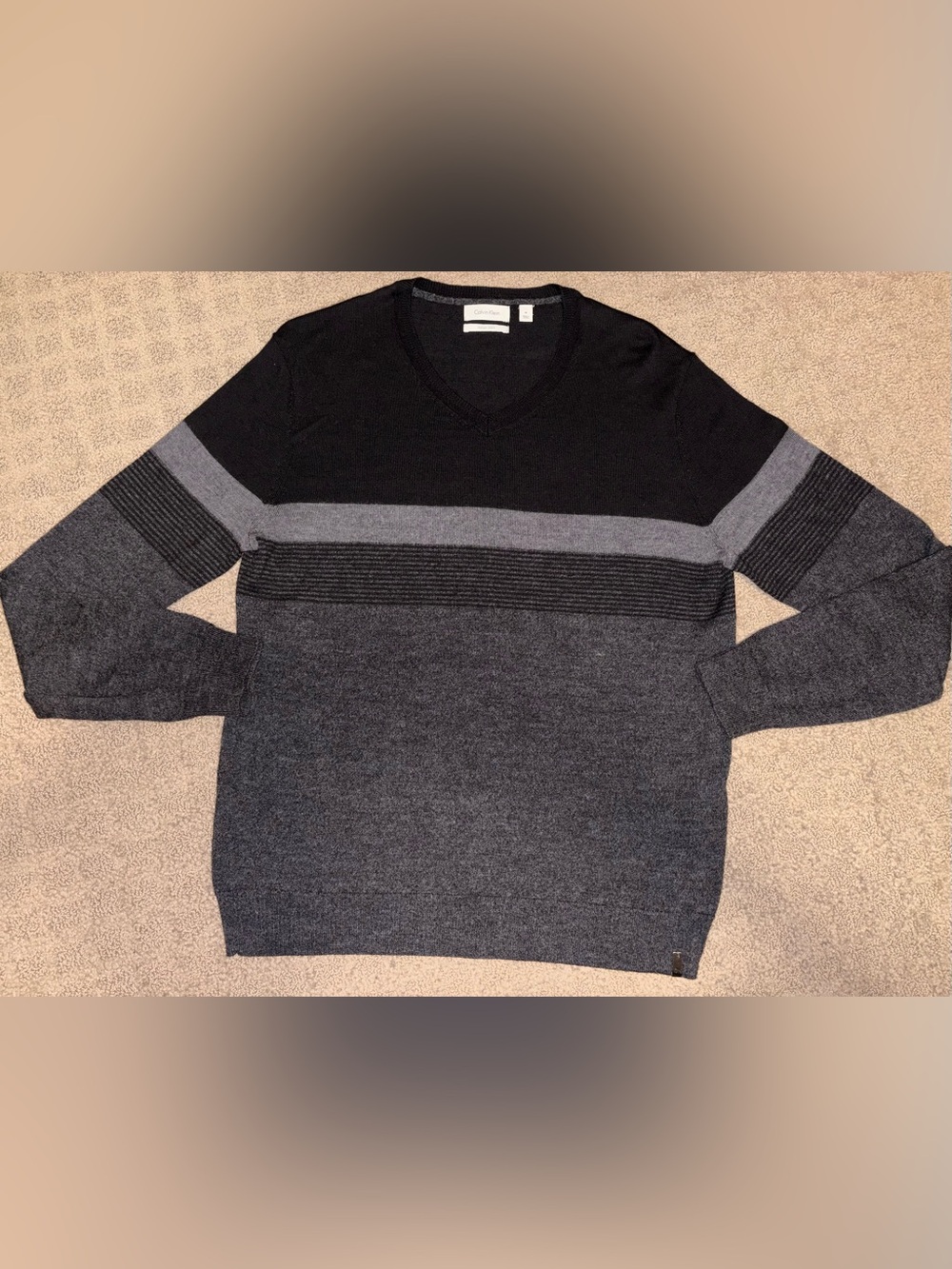 Calvin Klein Italian Yarn V-Neck Sweater Black & Gray - Men’s Size M - Like New